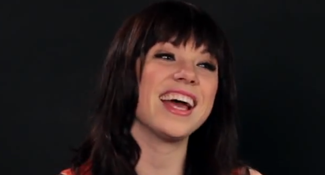 Video: Carly Rae Jepsen - 'Call Me Maybe' (Acoustic)