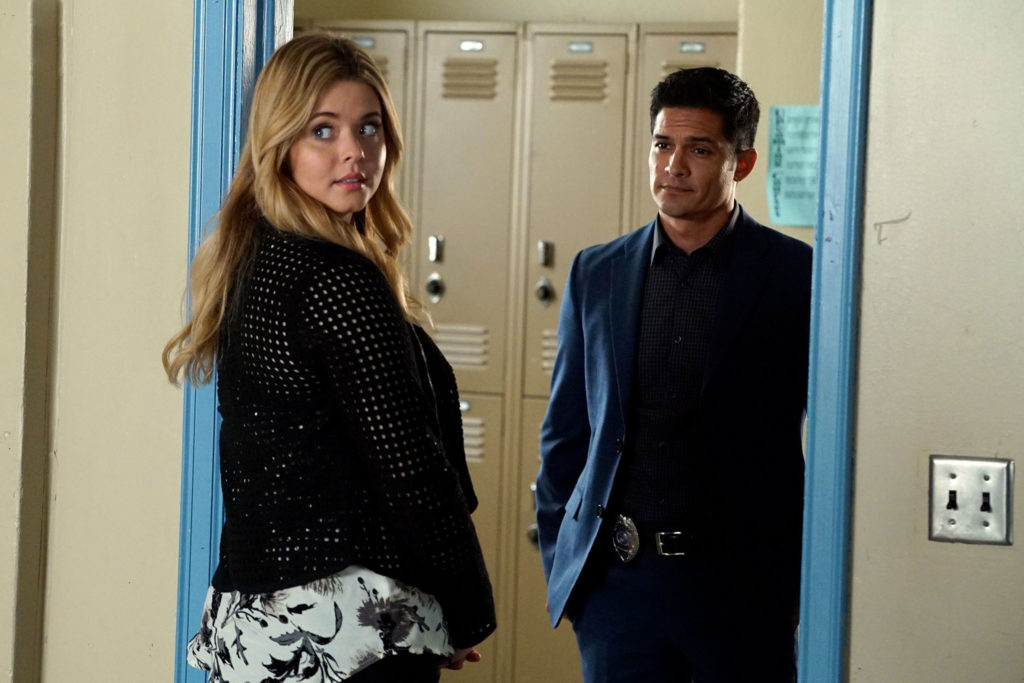 Alison DiLaurentis and Detective Furey in a scene from Pretty Little Liars Season 7, Episode 14.